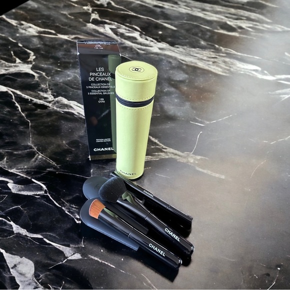 Limited edition Chanel Brushes set - Picture 3 of 3